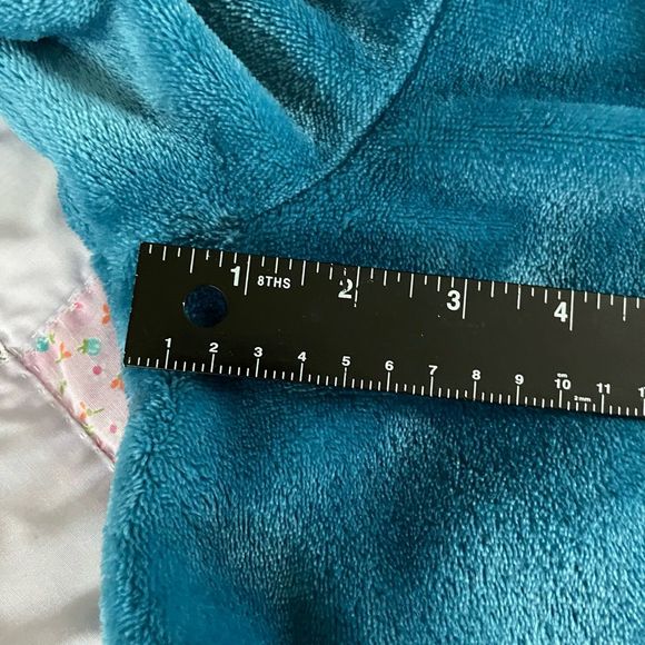 OSCAR DE LA RENTA PLUSH ROBE - Picture 7 of 11